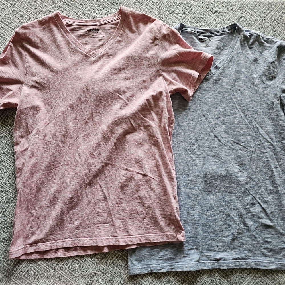 Express (Set of 2) Men’s Flex Stretch V-Neck T-Shirts – Blue and Red– Large